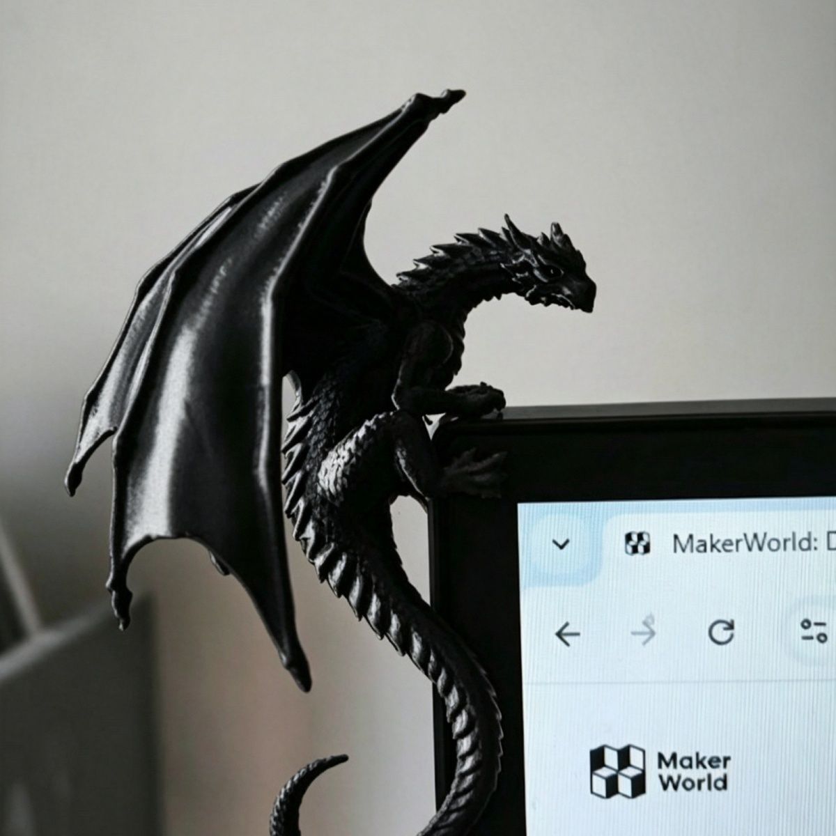 クールなドラゴンの寝そべりフィギュアモニター装飾品、ユニーク - Esports Gaming Setup のレビューと価格
